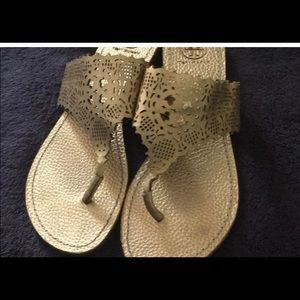 Sandals not pets not scratched.